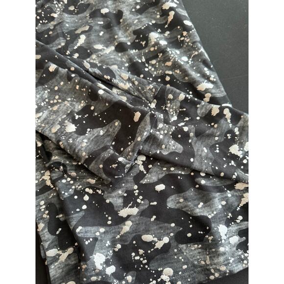 New ~ TEREZ ~ Silver Foil Splatter Cropped Camo Sweatshirt Size S - Picture 9 of 11